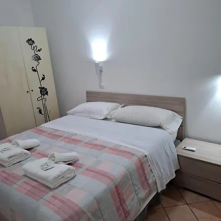 Apartman Napoleone 38 *